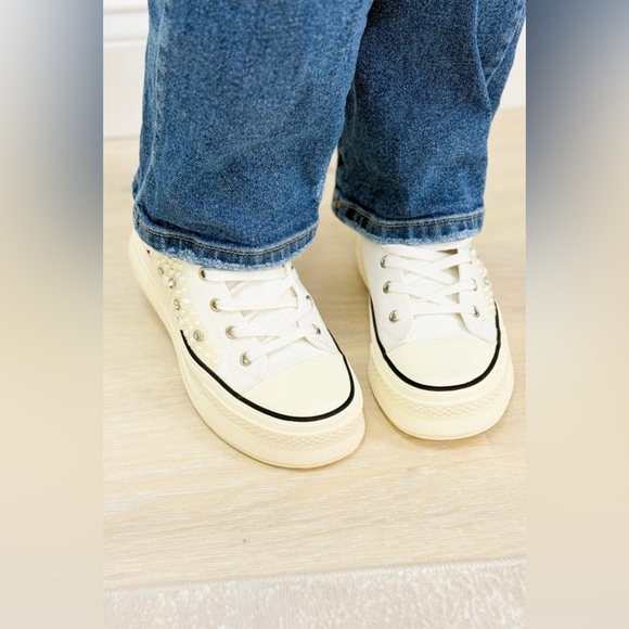 NWT Azalea Wang White Pearl/ Rhinestone High Top Sneakers. - Picture 4 of 11